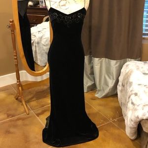 Black velvet dress with shear train